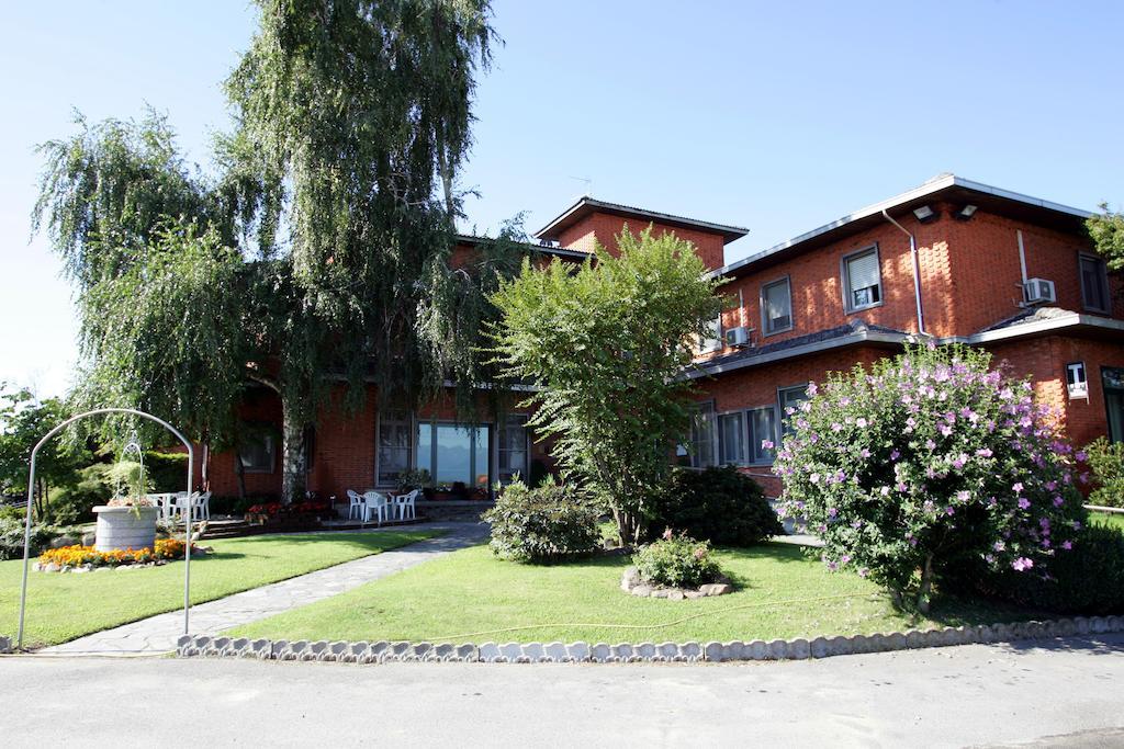 Hotel Ristorante Paladini Carisio Bagian luar foto