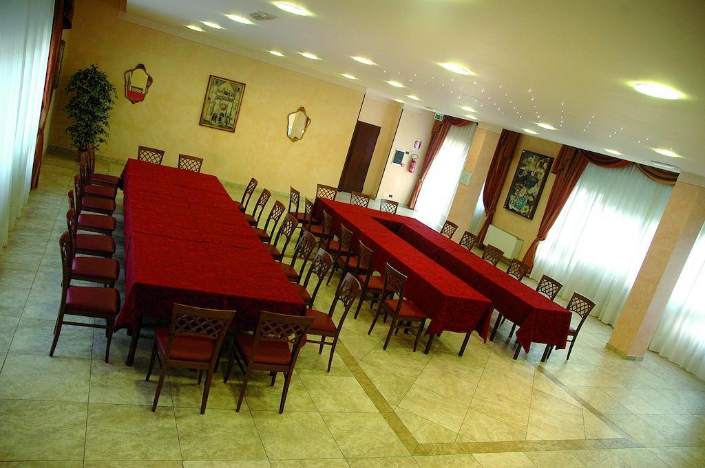 Hotel Ristorante Paladini Carisio Bagian luar foto