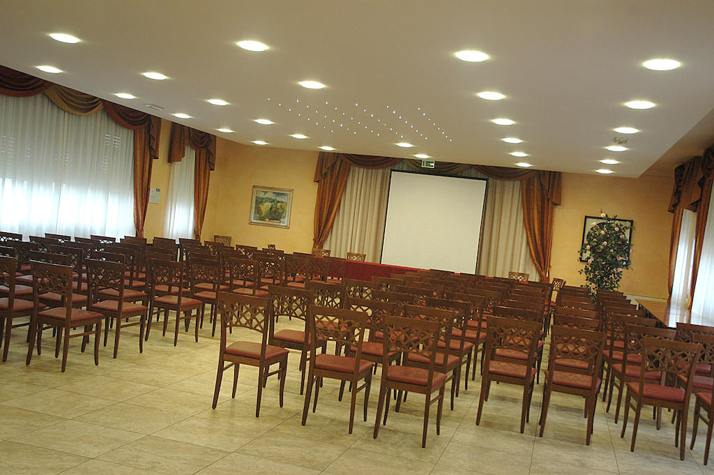 Hotel Ristorante Paladini Carisio Bagian luar foto