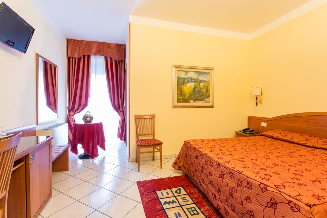 Hotel Ristorante Paladini Carisio Bagian luar foto