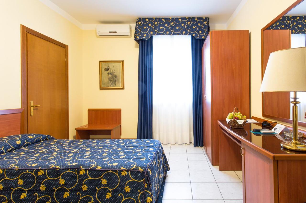 Hotel Ristorante Paladini Carisio Bagian luar foto
