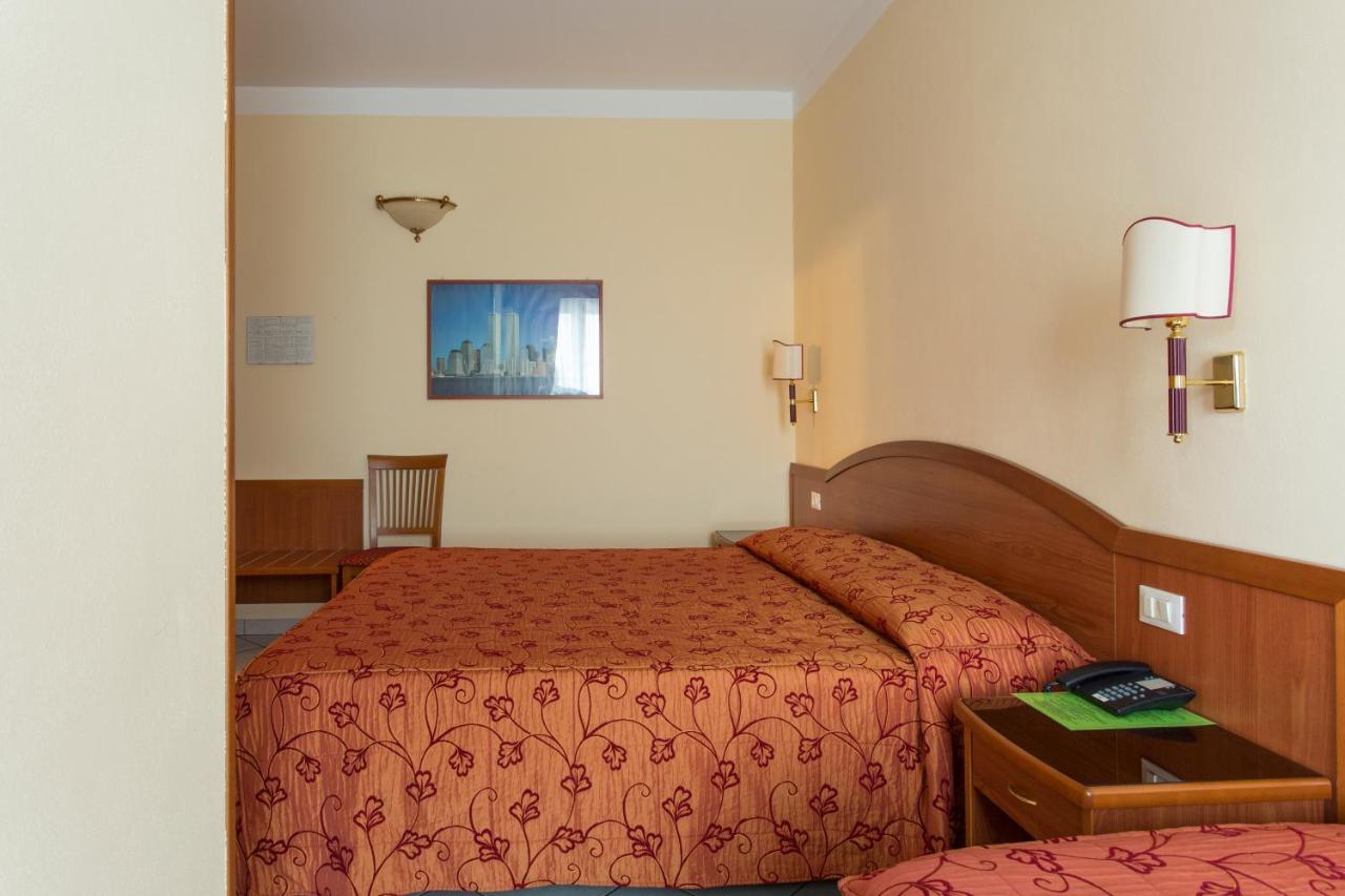 Hotel Ristorante Paladini Carisio Bagian luar foto