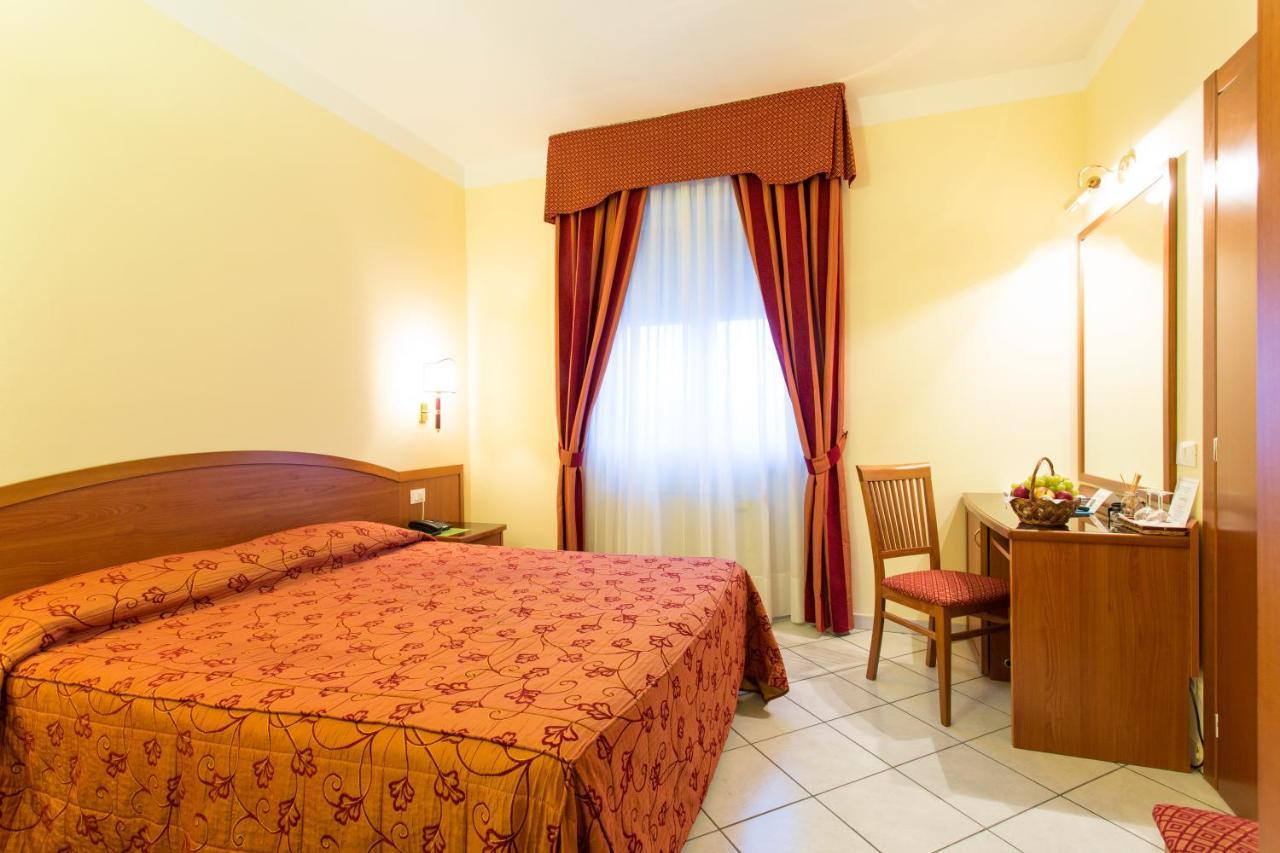 Hotel Ristorante Paladini Carisio Bagian luar foto