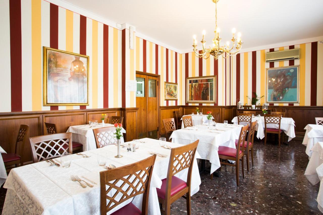 Hotel Ristorante Paladini Carisio Bagian luar foto